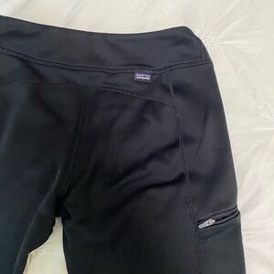 ❗️MASSIVE SALE❗️ Patagonia Jet Black Active Leggings with Secure Pocket